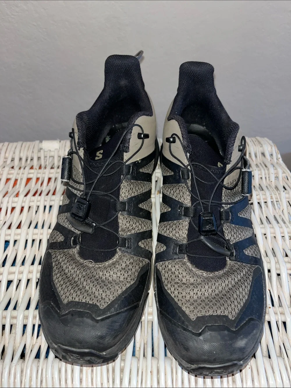 Salomon Men's Black and Gray Trail Running Shoes with Quick-Pull Lacing